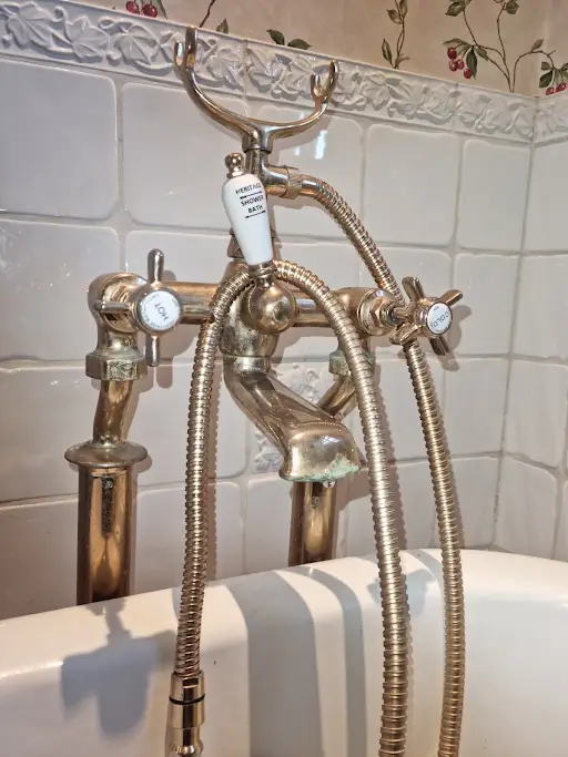 Traditional bath shower mixer tap with hose